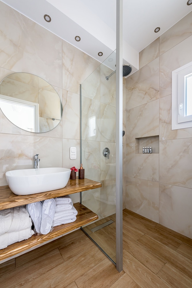 Elea Milos (ex Antonis Rooms) 39/45
