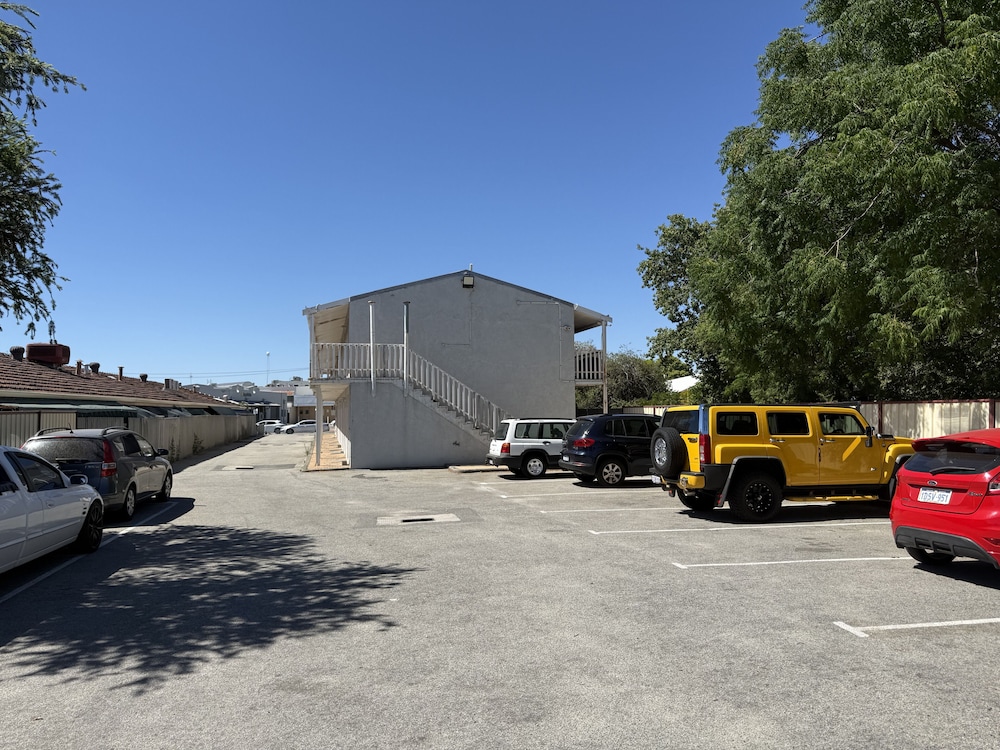 Budget Motel 30/46