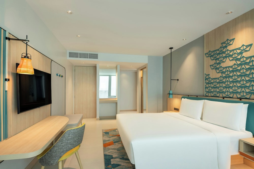 1 Bedroom, Suite, King Bed, Beach View, Bay Tower