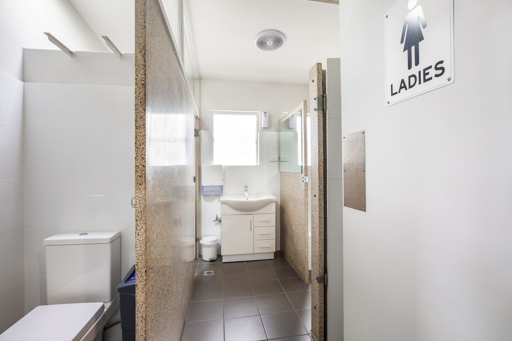 Villawood Hotel 24/29