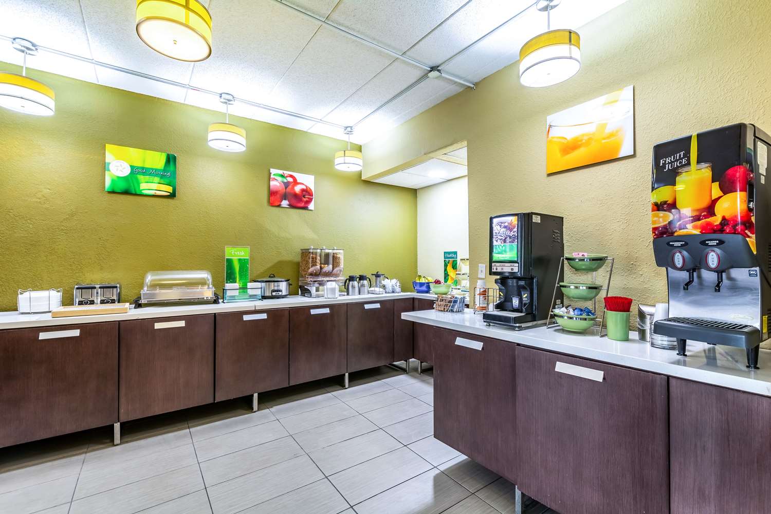 Quality Inn and Suites Southport 27/36