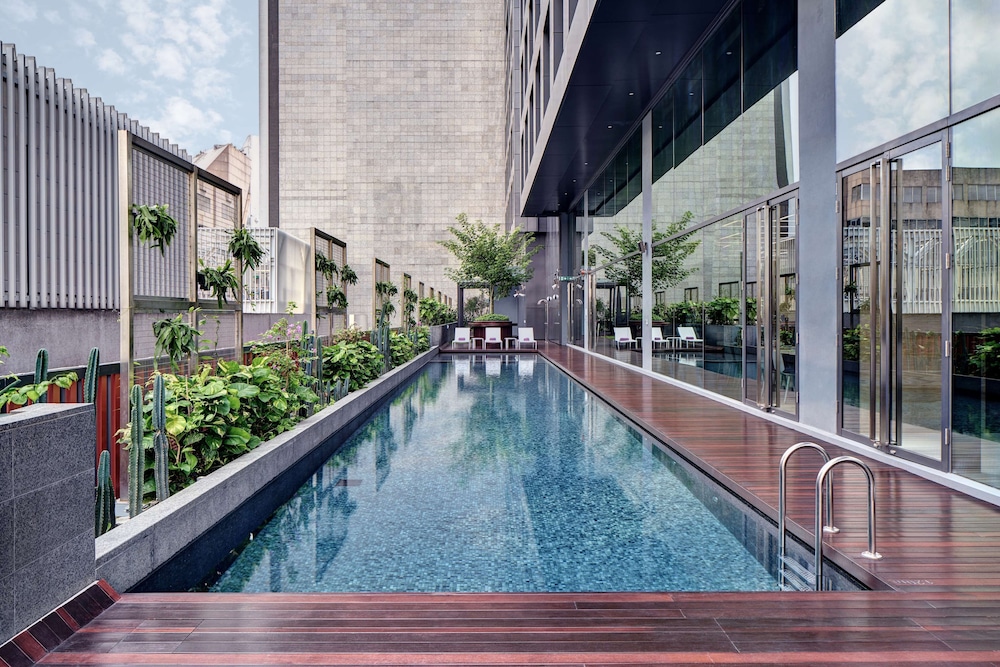 YOTEL Singapore, Select by Hilton 44/49