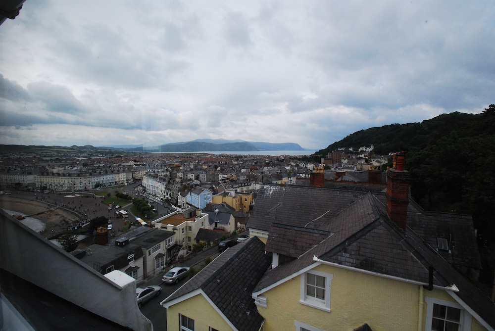Headlands Hotel 27/33