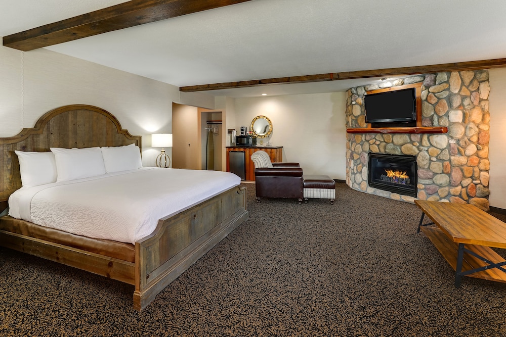 Theme, Suite, King Bed, Sofa