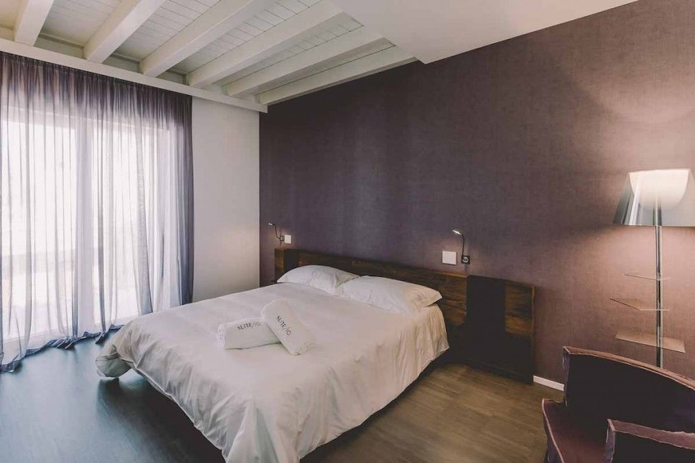 Suite 10 Home Design & Spa 19/69