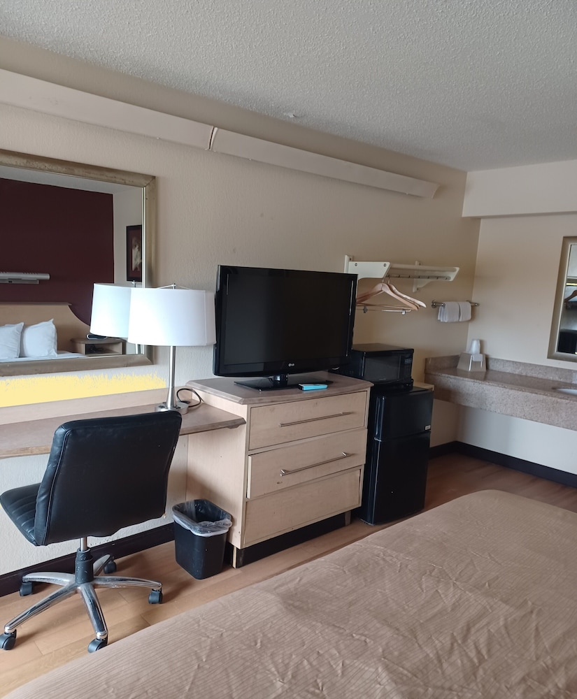 Red Oak Inn Detroit - Southfield 31/36