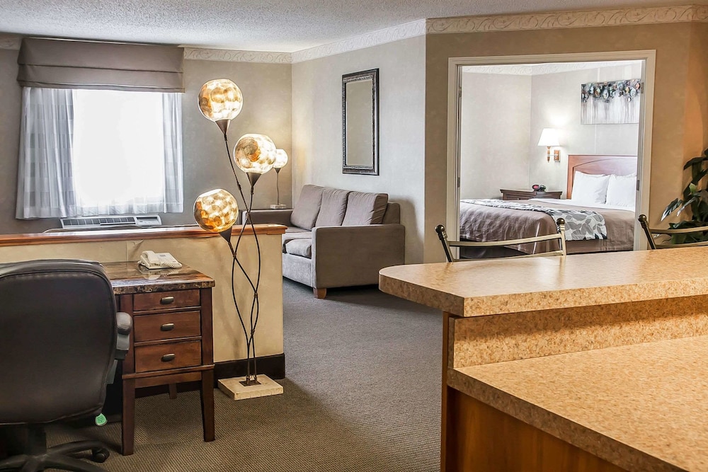 Sleep Inn and Suites Conference Center And Water Park 24/52