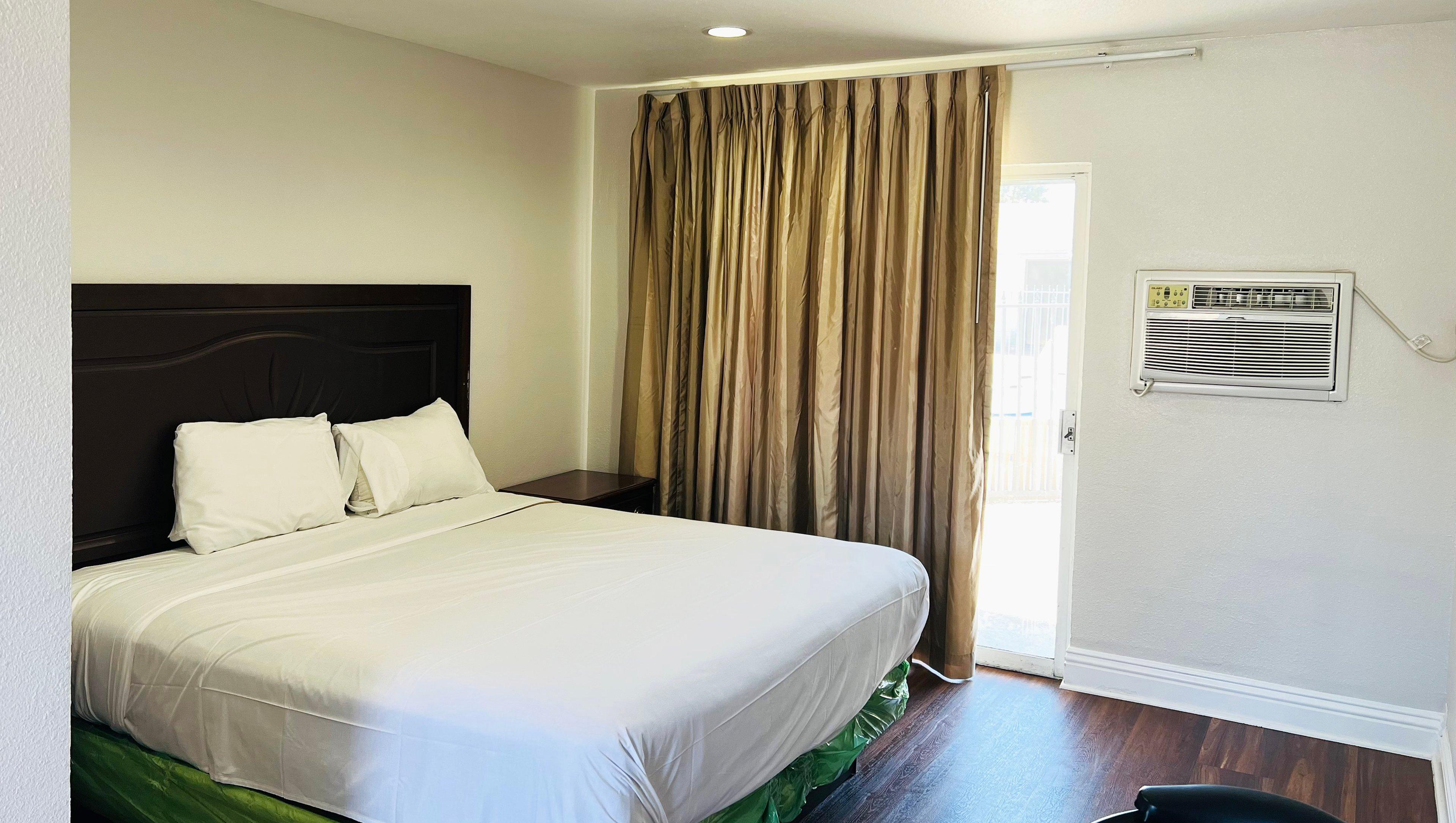 Room at Lanai Motel, ALHAMBRA - CA