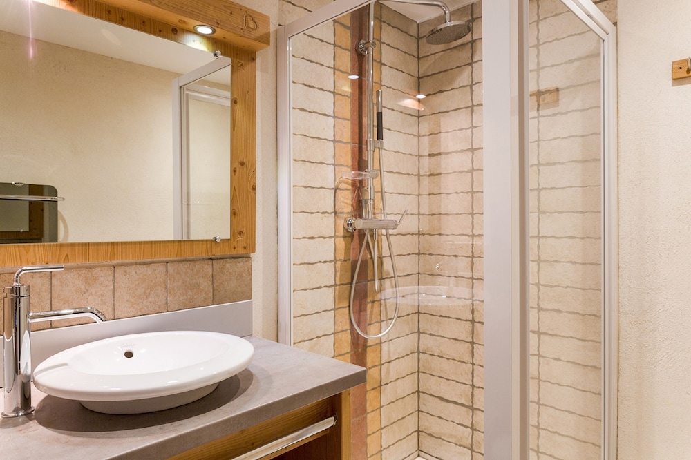 Chalet-Hotel Le Beausoleil, The Originals Relais (Hotels-Chalets de Tradition) 34/35