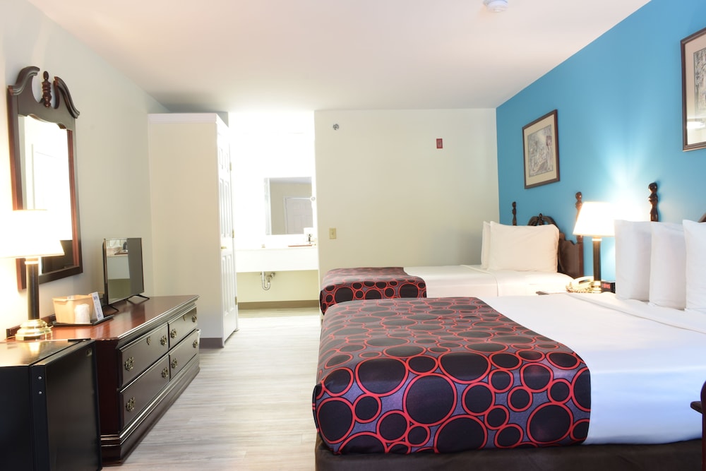 Hilltop Inn & Suites - North Stonington 39/60