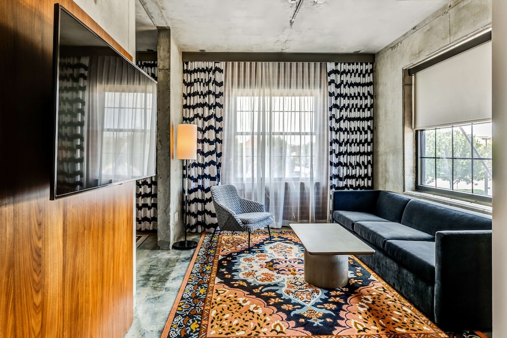 NYLO Las Colinas Hotel, Tapestry Collection by Hilton 39/61