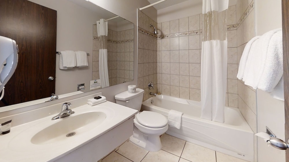 Recreation Inn & Suites 22/63