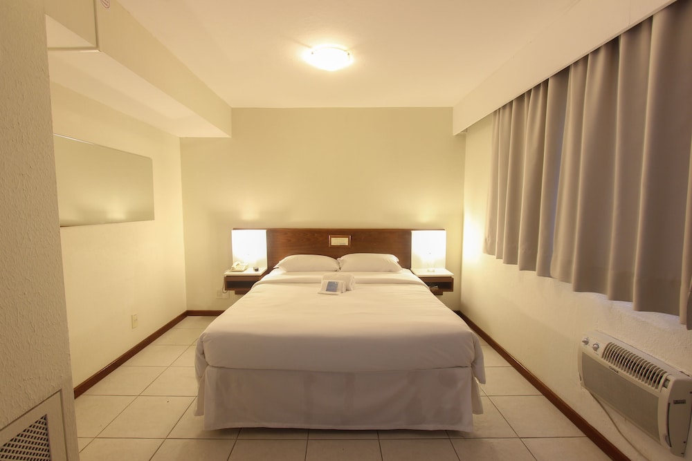 CASTELMAR HOTEL 26/76