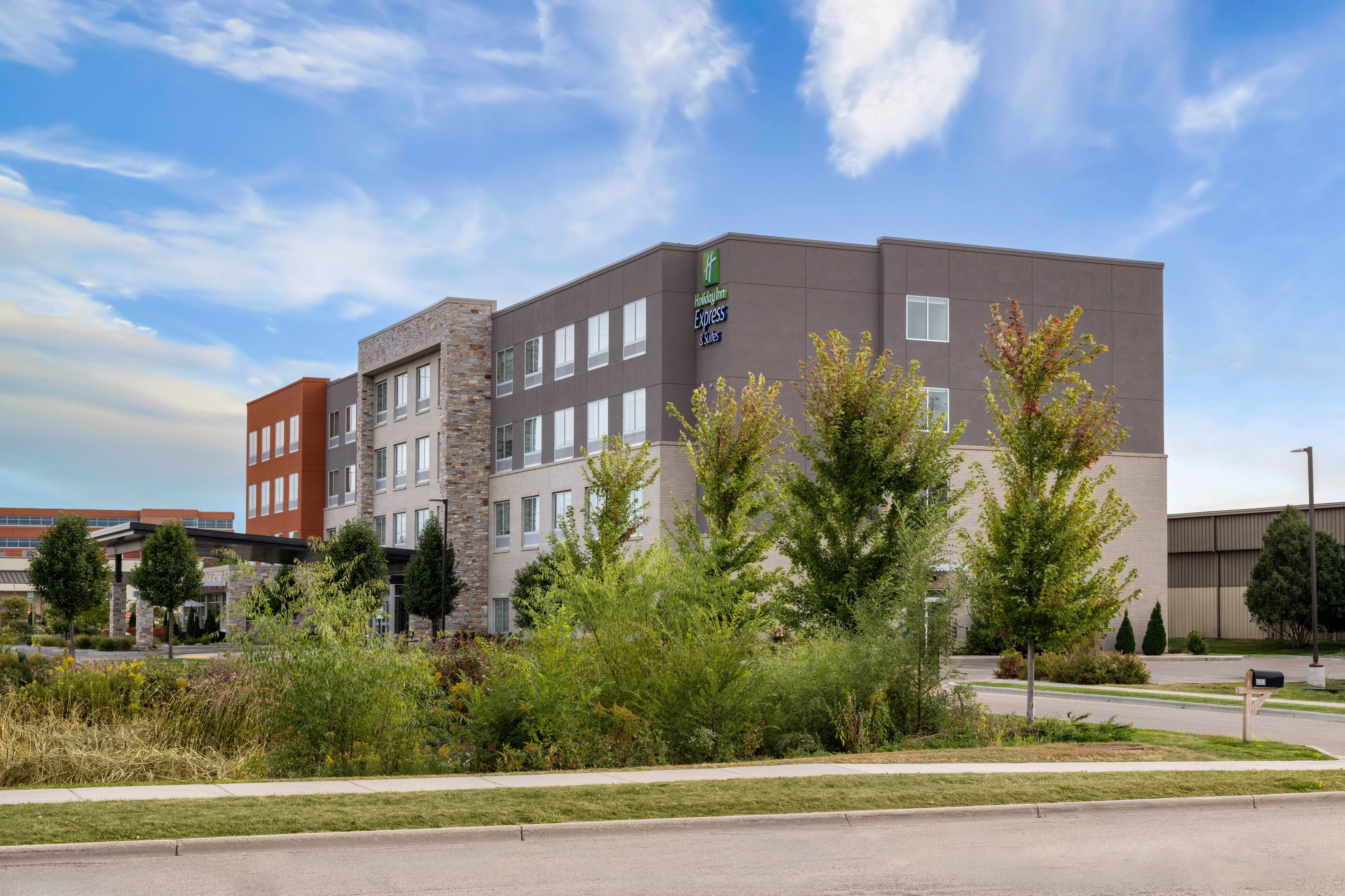 Holiday Inn Express And Suites Madison West Middleton 2/35