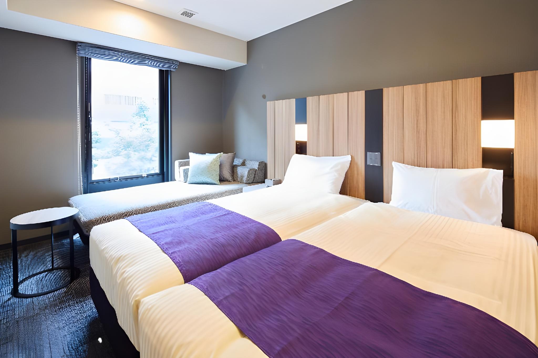 ROOM, TRIPLE