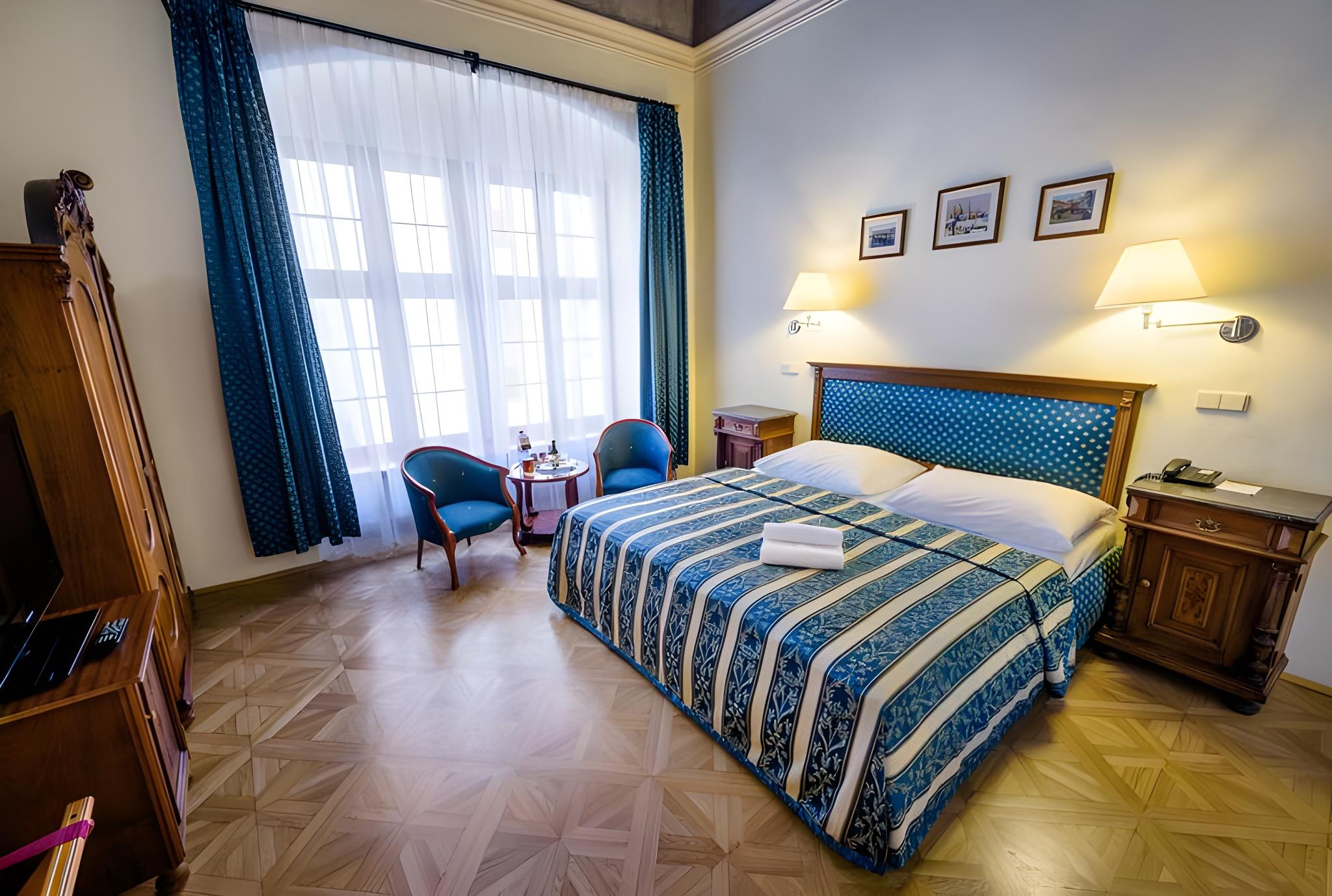 Standard, 1 Queen and 1 Single Bed, with Extra Bed