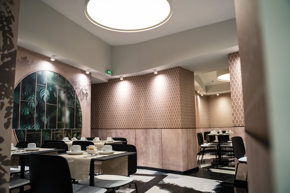 Hotel Univers 8/50