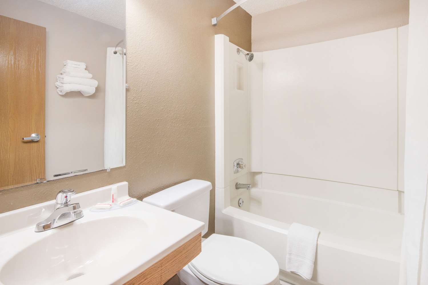 Super 8 By Wyndham Jamestown 7/7