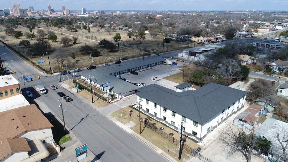 Americas Best Value Inn San Antonio Downtown Riverwalk 6/42