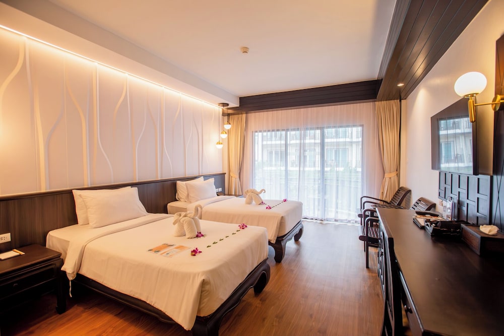 DELUXE ROOM