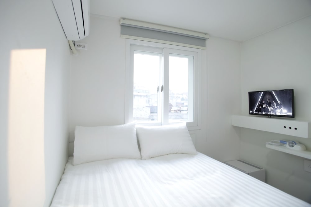 ROOM, DOUBLE BED