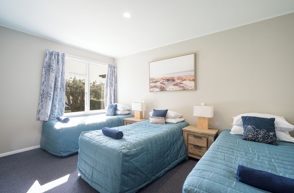 4 Bedrooms, Park, House, 5 Beds, 2 Queen Beds, Tahuna Beach Kiwi Holiday Park & Motel 7/10