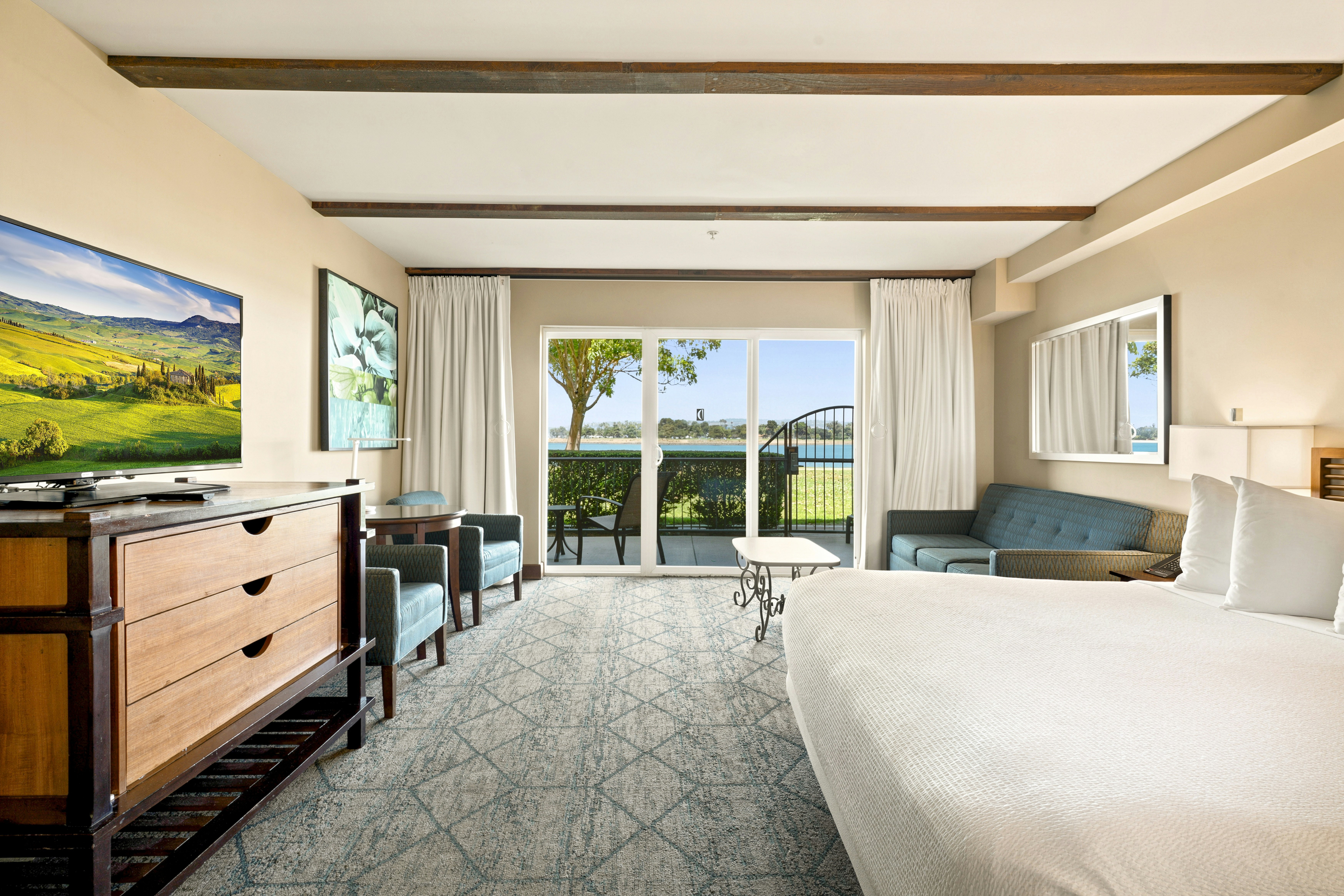 Junior Suite, King Bed, Bay View, Accessible