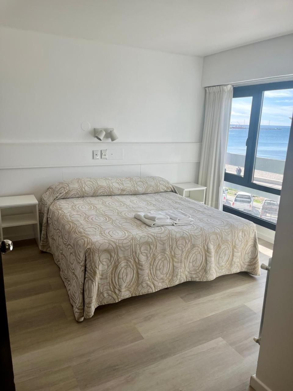 Costanera Hotel 11/52