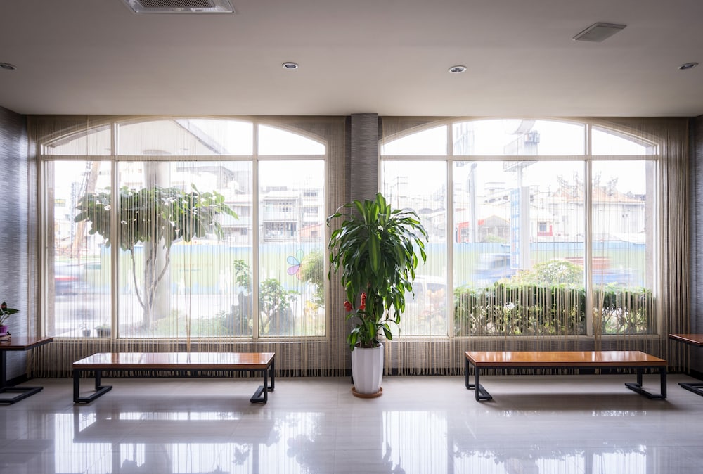 Golden Phoenix Hotel 7/43