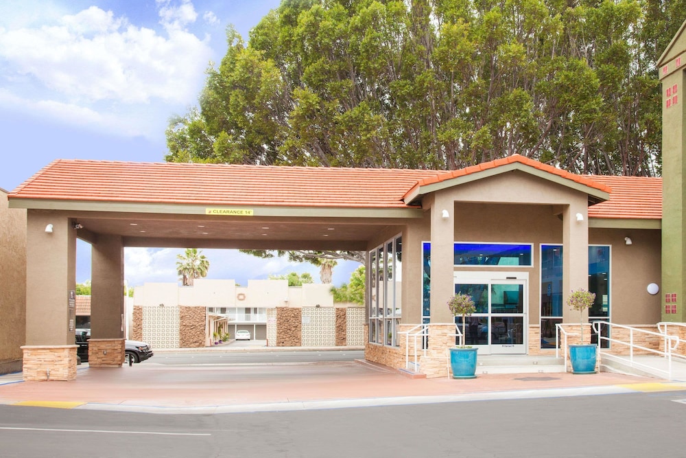 Motel6 Pasadena, CA – Old Town Pasadena Area in PASADENA - CA