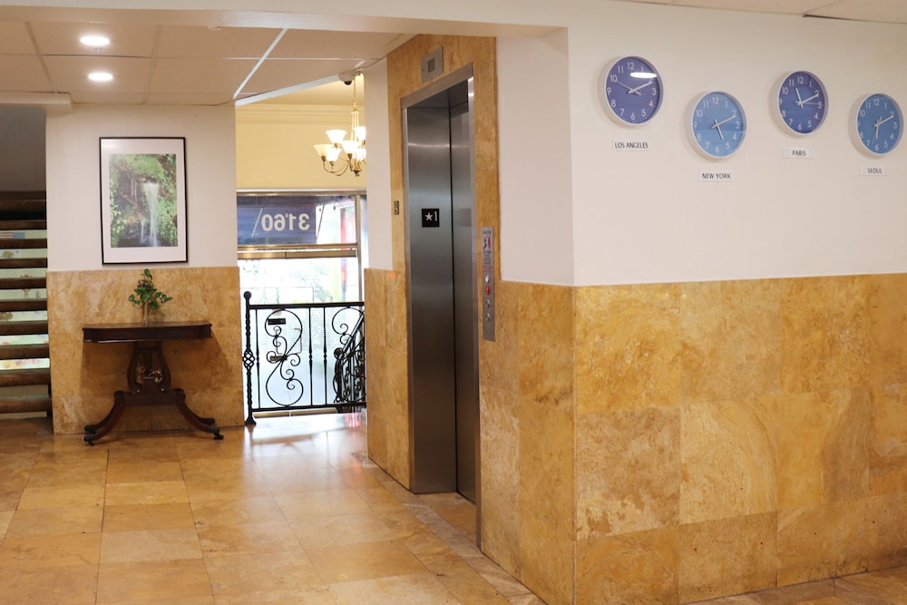 Hometel Suites 16/72