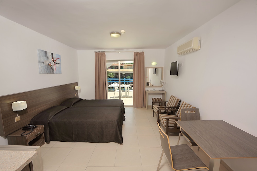 Petrosana Hotel Apartments 27/36