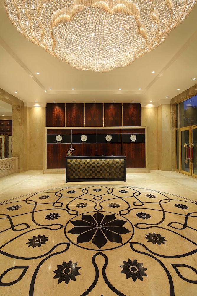Sheraton Grand Pune Bund Garden Hotel 44/60