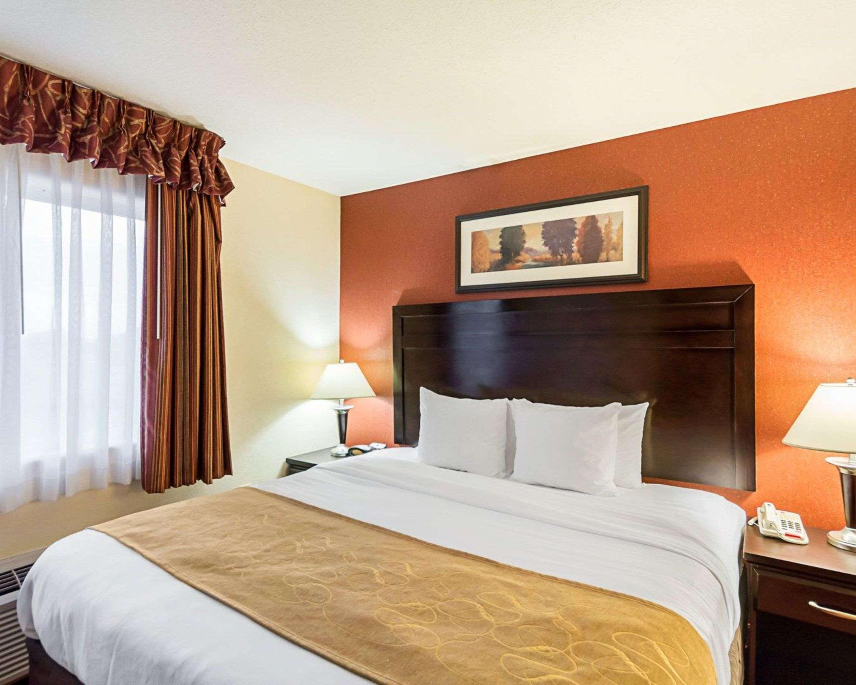 SUITE, KING BED