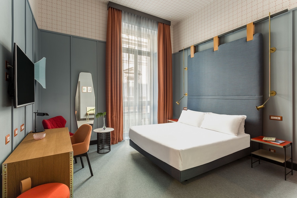 SUPERIOR, DOUBLE OR TWIN BED