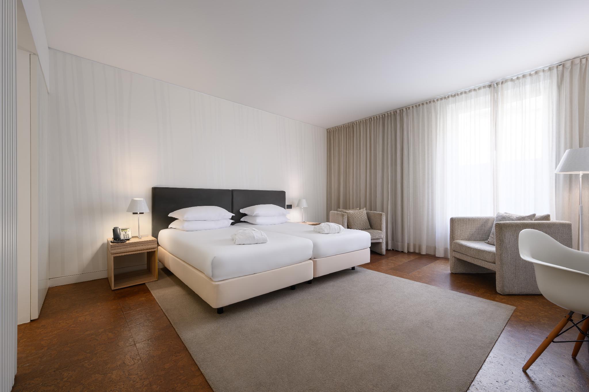 Uptown, Deluxe, Twin Beds