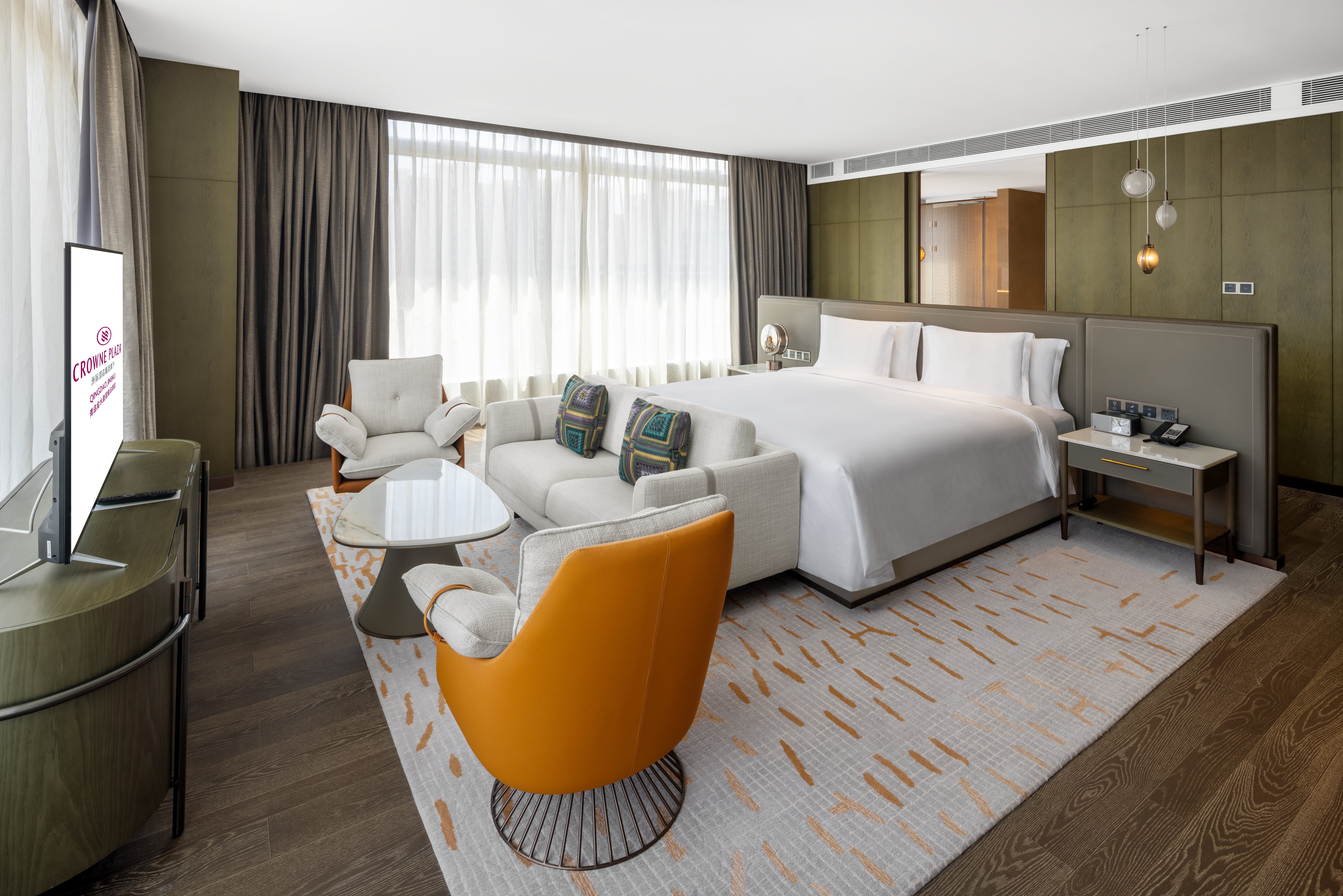 Crowne Plaza Qingdao Jinshui 26/84