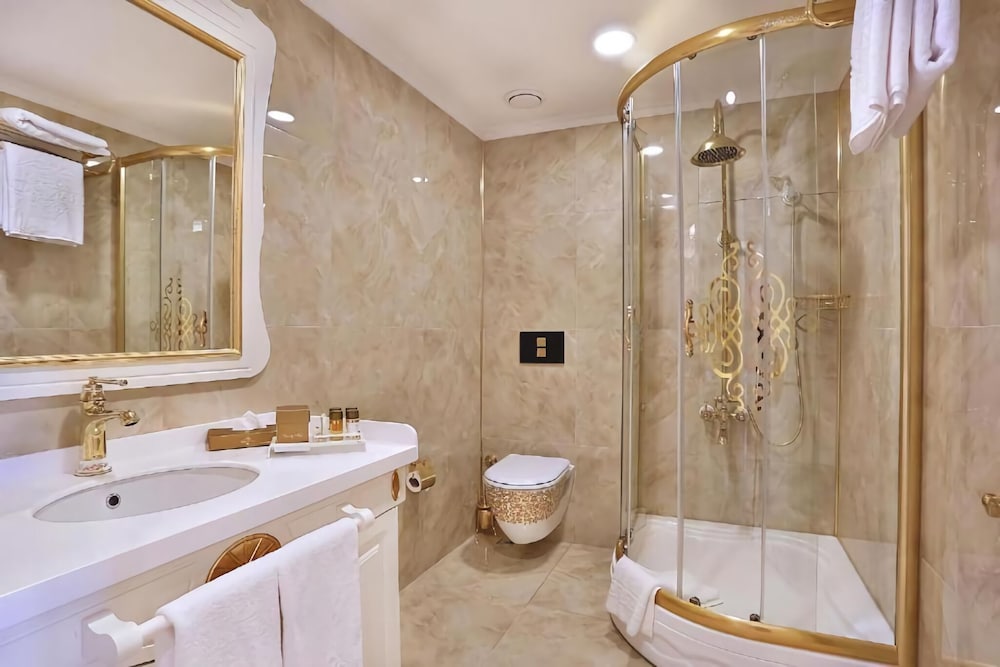 HOTEL EMIRHAN PALACE 10/67