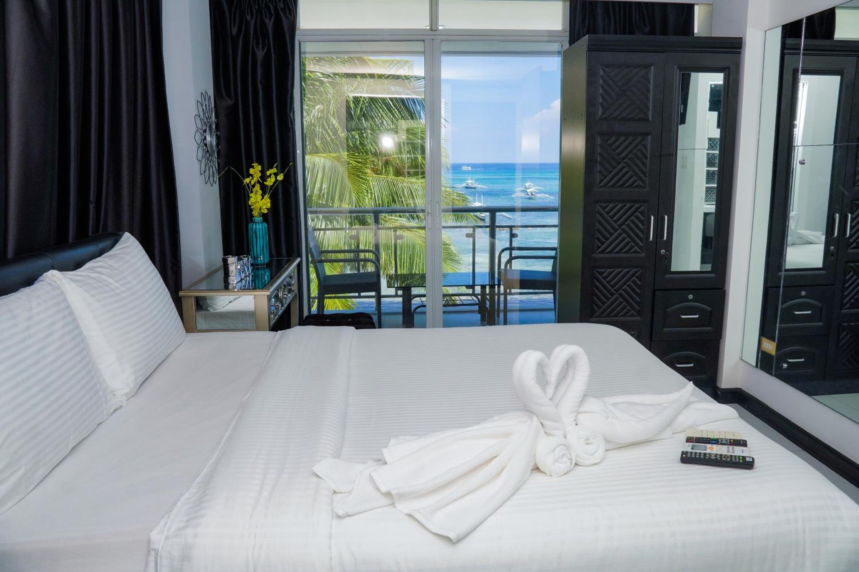 Diamond, Queen Bed, Sea View