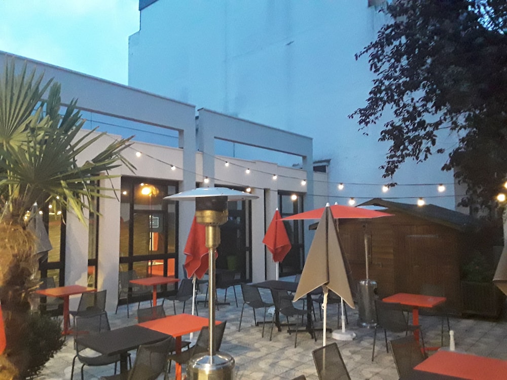 Ibis Bourges 1/70