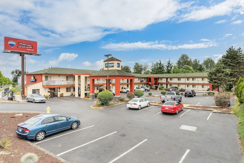 Days Inn by Wyndham Federal Way 4/40