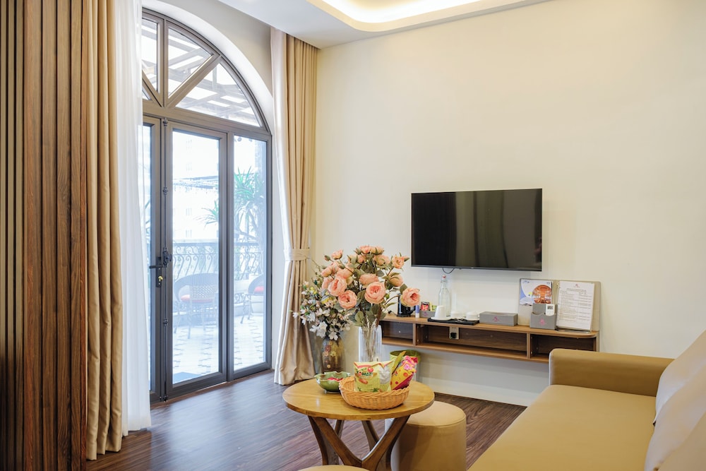Roza Palace 28/50