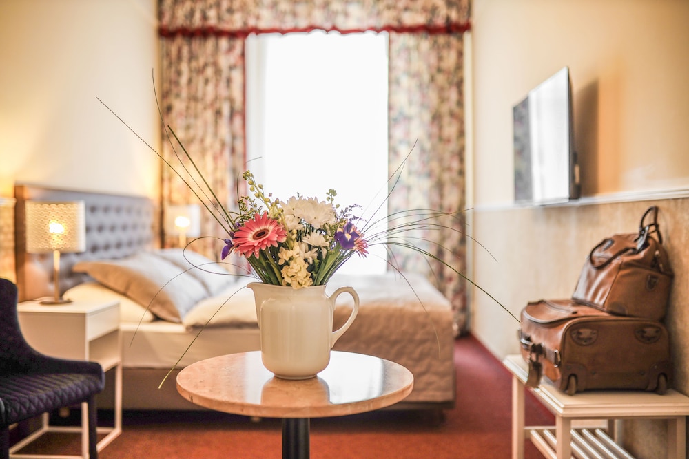 Kavalerie Hotel 21/37