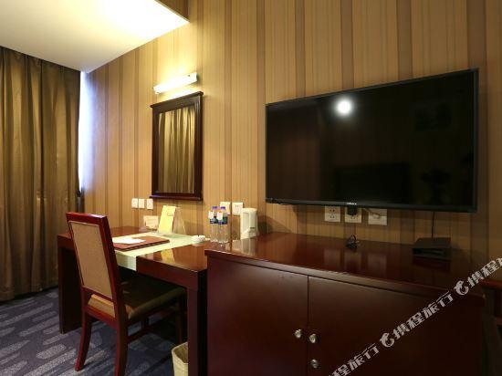 Glory Hotel 21/28