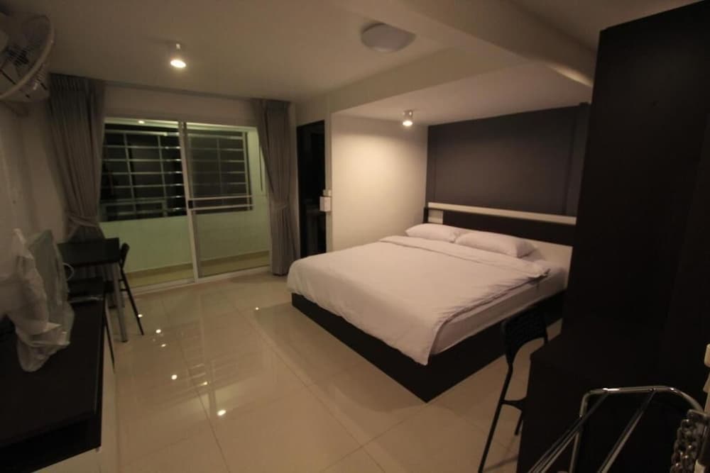 Napaville Huai Khwang 17/40