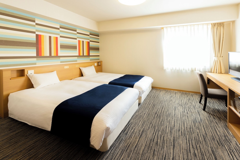 ROOM, TWIN BEDS