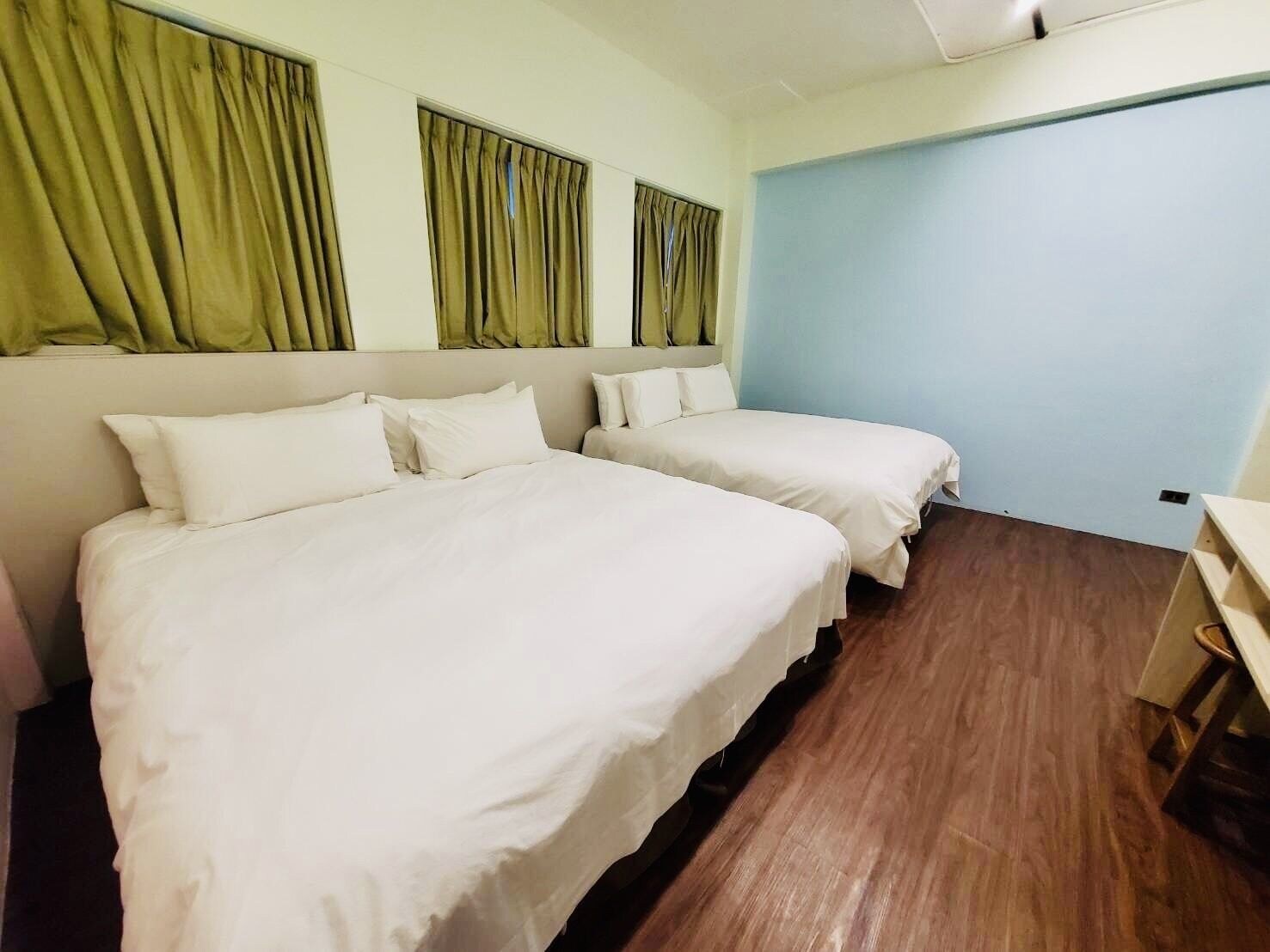 Economy, Quadruple, Queen Bed, Hot Tub, Wow Happy Hotel 3/3
