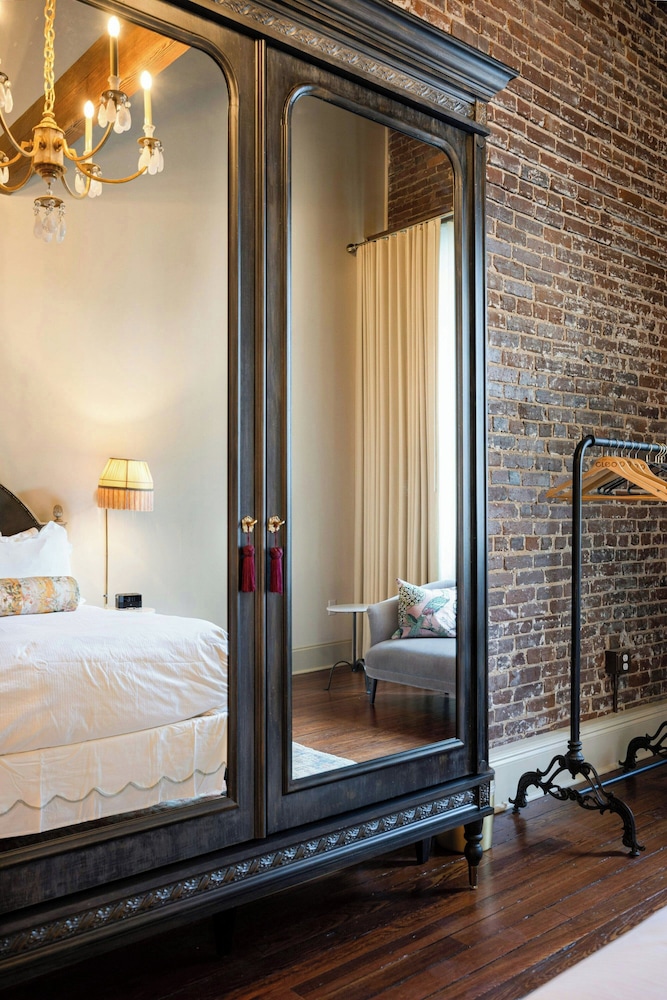 Hotel Cleo, Knoxville Downtown, a Tribute Portfolio Hotel 50/50