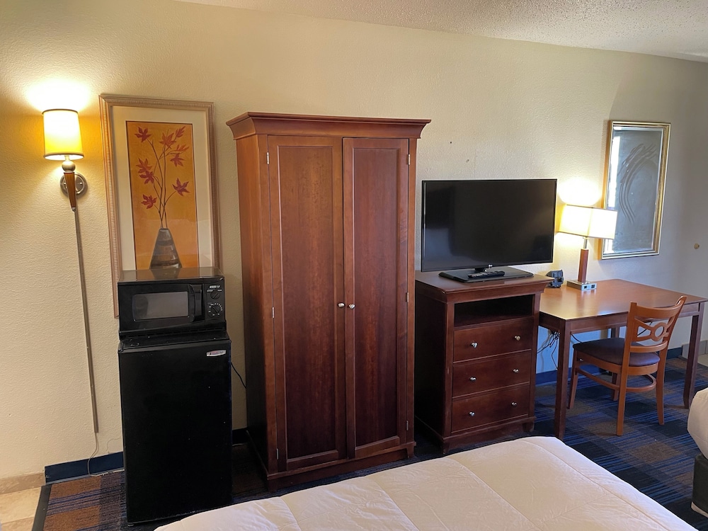 Red Lion Inn & Suites Hattiesburg 10/17