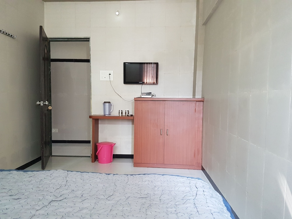 Hotel Dhruv Palace 8/47